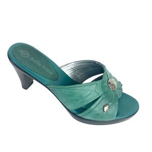 Bella Vita Green Sandals with Open Toe and Crystal Embellishments